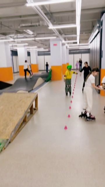 Катаемся на роликах на роллердроме 4roller.info