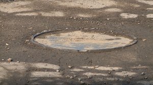 (Рыбинск-40) ДОРОЖНЫЕ ЛЮКИ ТРЕБУЮТ СРОЧНОГО РЕМОНТА