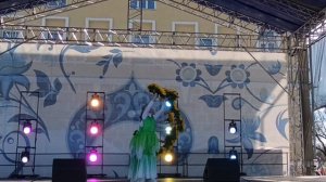 Весна просыпается: танец с цветами "Мать и мачеха"