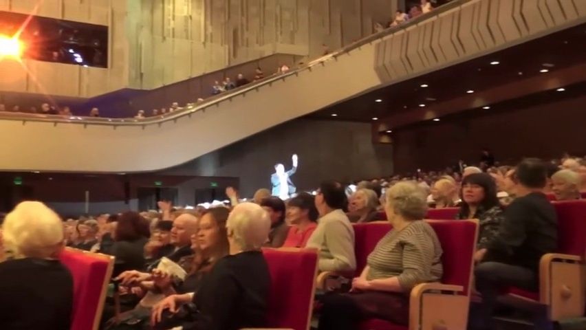 Выступал уже Заслуженный Артист РФ, но мы (зрители) еще об этом не знали - Владислав Косарев