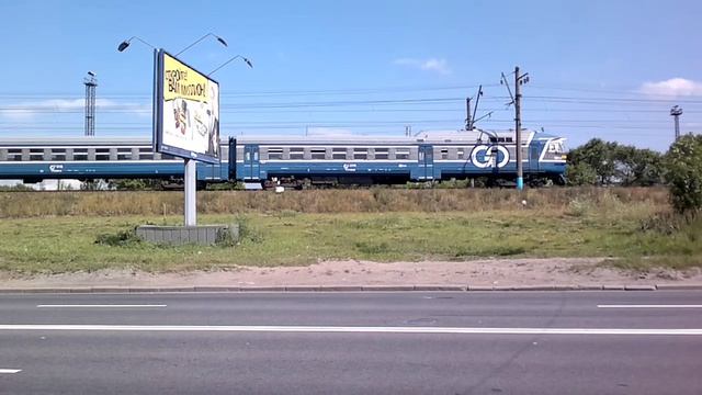 DR1A-312 на Витебском проспекте в Петербурге в 2012 году