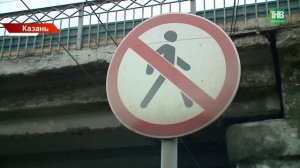 Единственный путь перекрывают поезда — опасный переход тревожит жителей Казани