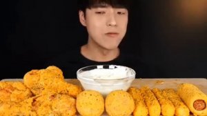 Мукбанг жареная курица , сырные шарики , сырные палочки 🍔 фастфуд. Еда на камеру