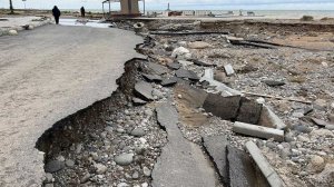 Поток воды несколько раз перевернул машину с семьей в Дагестане