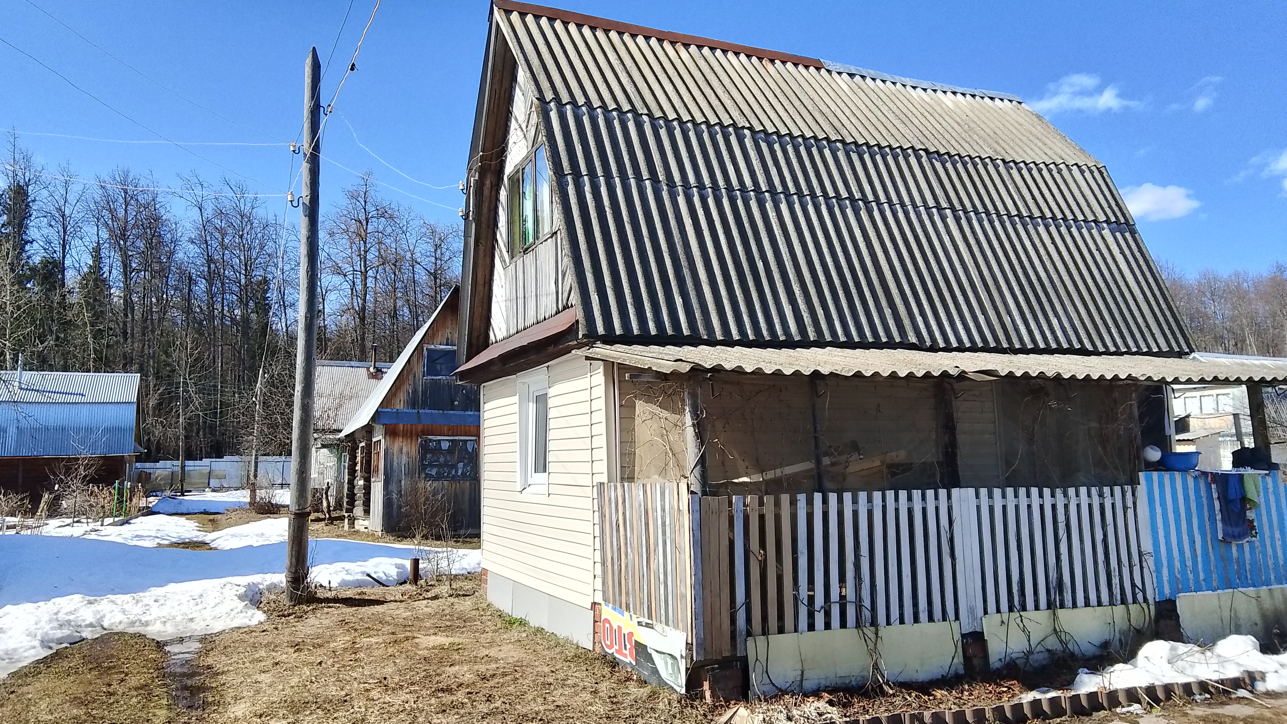 Дачные выходные. Когда внезапно сошёл снег.