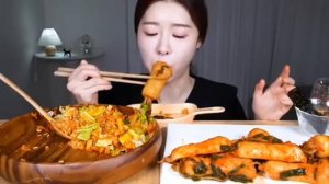 Мукбанг пибимпап из тунца и пикантное кимчи🔥 остро / очень остро. Еда на камеру