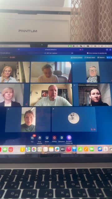 После подписания лицензионного договора мы проводим видео знакомство новых франчайзи с командой