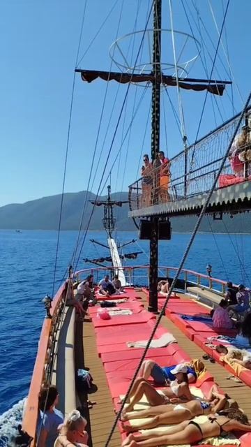 Поплыли к Черному острову