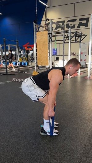 Нет штанги? Вот чем заменить становую тягу дома (2)