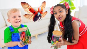 Оливер ловит Насекомых в доме