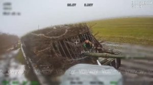 Танкист ВСУ застрял в антидроновых экранах, наш дроновод тут же пришел на выручку!