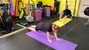 Лечебная гимнастика с длинным амортизатором