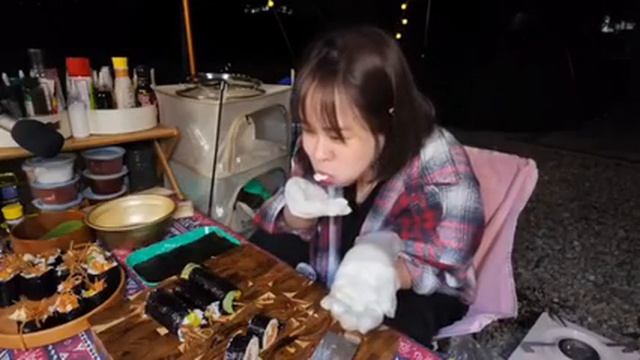 Мукбанг на природе, дневной рацион🤤 залипательно. Еда на камеру