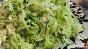 Этот САЛАТ СЪЕДАЮТ ПЕРВЫМ! Лёгкий салат из молодой капусты и огурца.