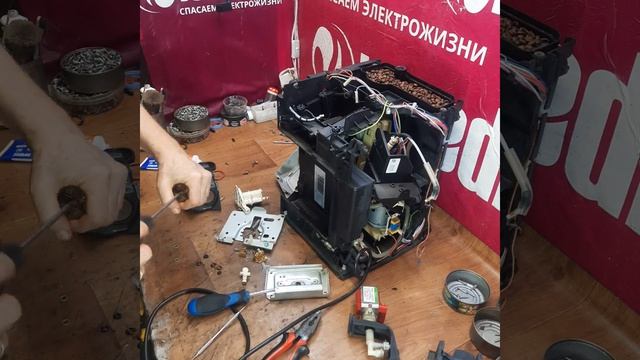 Кофемашина DeLonghi Caffe Venezia -  Ремонт верхнего заварочного блока и помпы