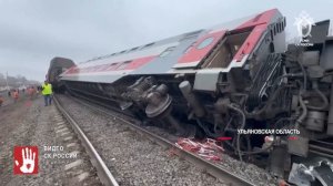 Число пострадавших в результате схода с рельсов поезда увеличилось до 35.