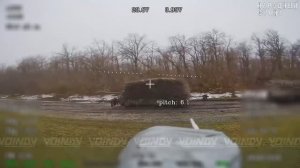 Танкист ВСУ застрял в антидроновых экранах, наш дроновод тут же пришел на выручку!