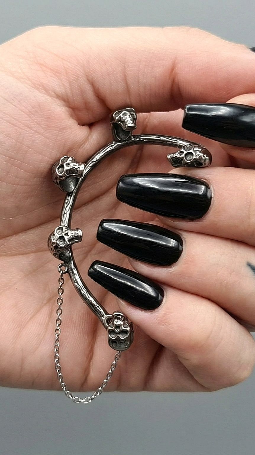 Дизайнерские серьги каффы на ухо "Объятия черепов" от StarfallShop