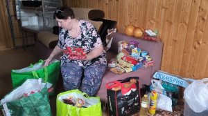 Дачная жизнь начинается с затаривания.