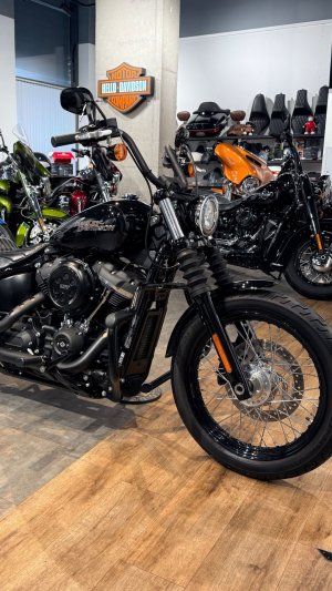 2019 HD Street Bob 107 Vivid Black 10K (VIN *5HD*9016)