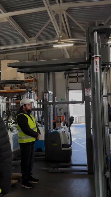 Работа штабелера SHANN