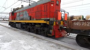 МАКС И ПАПА СМОТРЯТ ПОЕЗДА НА ВОКЗАЛЕ. ЗАМЕРЗЛИ НО ПОЕЗДА ДЛЯ ДЕТЕЙ СНЯЛИ.