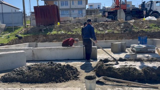 Строим дом в Анапе. Делаем цоколь из ФБС
