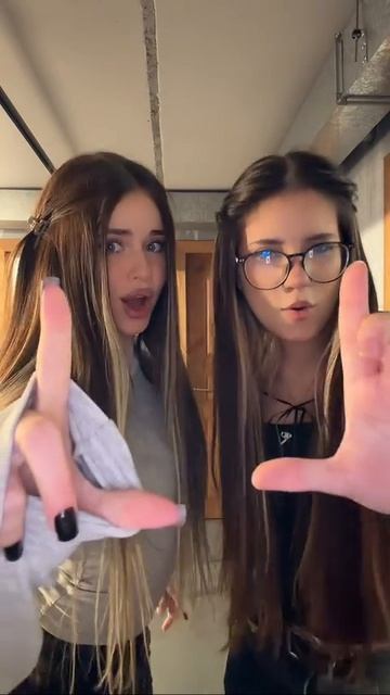 с близняшкой хахахаха