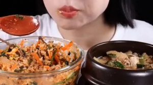 Мукбанг Бибимпап 😳 необычно. Еда на камеру