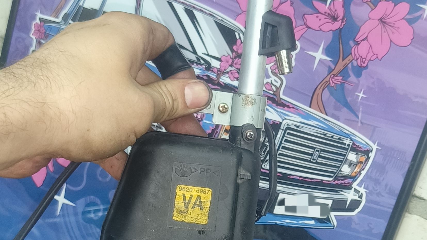 Автоматическая антенна GM в Ваз 2107.