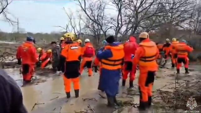 Спасатели из Чечни помогают ликвидировать последствия непогоды в Дагестане