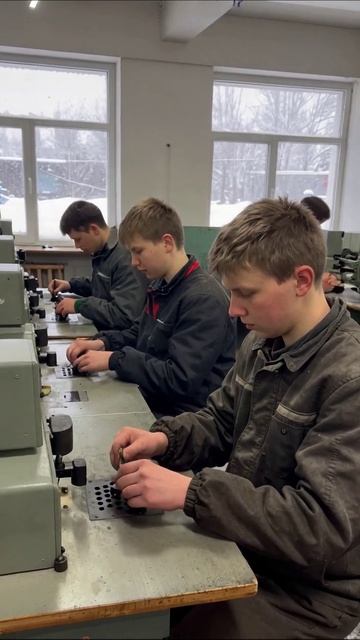 Будущее в сером: тяжелая реальность молодого поколения #работа #жизнь #будущее