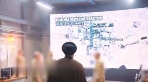 Иран в ответ на угрозы США и Израиля опубликовал видео с верховным лидером Ирана.

Хаменеи заходит в