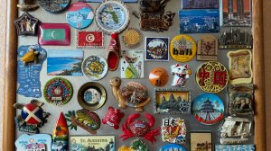 #5. И зачем ему столько магнитов?🤷♀️  Коллекция тарелок и магнитов моего мужа