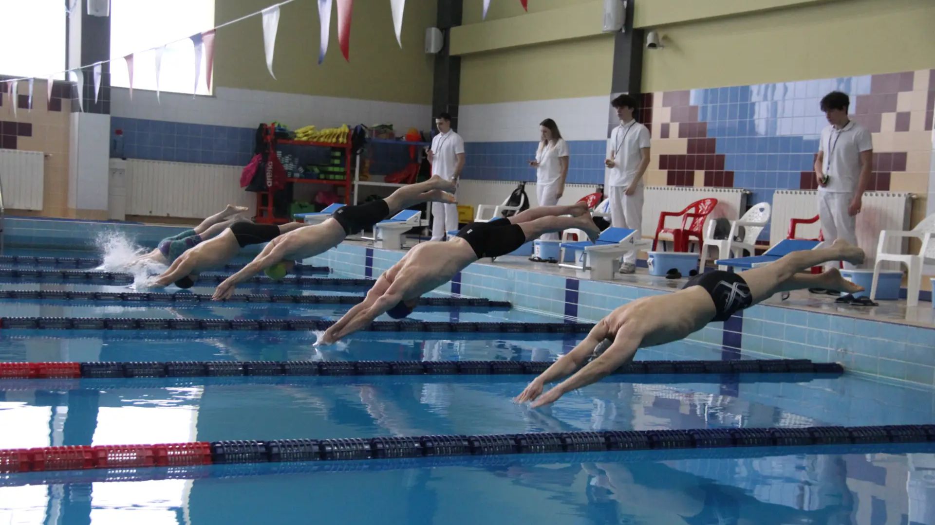 Соревнования по плаванию среди сотрудников МЧС