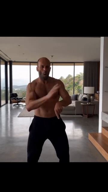 😱 ДЖЕЙСОН СТЕТХЭМ ТАНЦУЕТ ПОД «А Я ХОЧУ СКАЗАТЬ...» Это просто взрыв! 💥