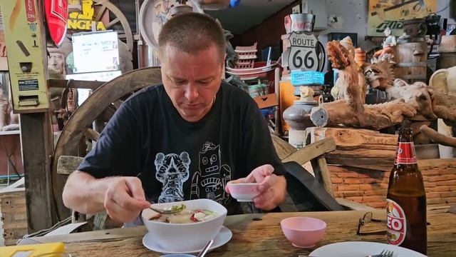 Паттайя. Удивил Том Ям в Необычном  Ресторане-Музее Тайской Кухни. Бюджетный Немецкий Ресторан