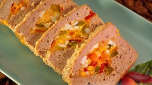 РУЛЕТ ИЗ ФАРША С ЯЙЦАМИ И ПЕРЦЕМ