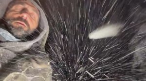 XAKAN _  -12 °C, СНЕЖНАЯ БУРЯ; нет ни укрытия, ни спального мешка.