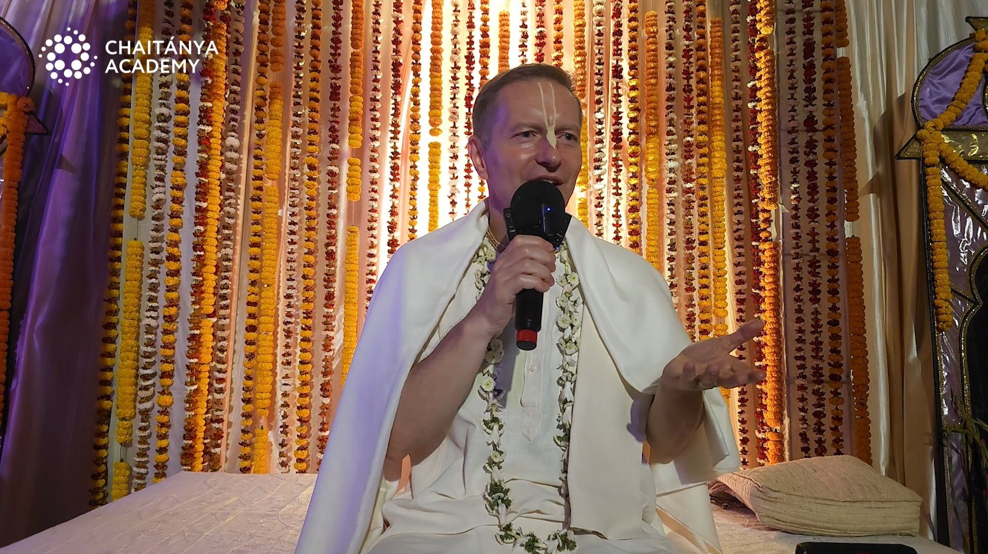 Бхаджан "Дехия канака-канти санньяса-мурати" с объяснением - 2026-02-13 - Шри Прем Прайоджан