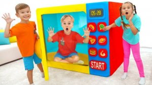 Дети помогают друзьям с помощью волшебных гигантских игрушек