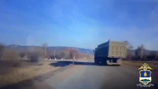 Иномарка влетела в грузовик