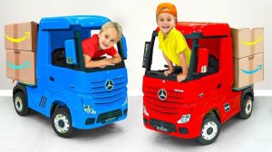 Крис катается на игрушечном грузовике и играет в службу доставки