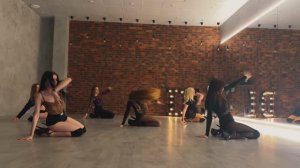Frame up Strip, танцы на каблуках для девушек в Белгороде. Школа танцев Dance Life
