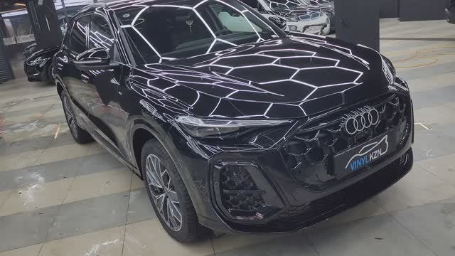 Audi Q5 - бронирование кузова и бронирование мониторов, установка защитной сетки