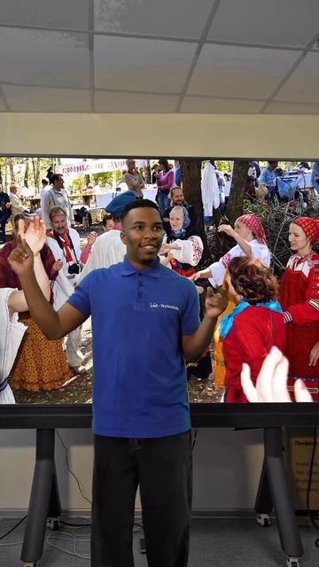 Широка и добра русская душа 😏  #ledtechnology #ledэкран #юмор #афроамериканцы #россия