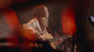 Счастье на асфальте.. (красивый душевный клип..)