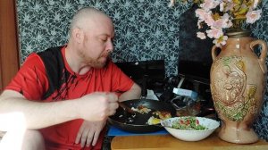 Мукбанг. Откровение 3:17-18. Котлетки с яйцом, картошкой и салатом.