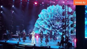 Футболки и деньги подарил Филипп Киркоров на концерте в Хабаровске