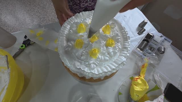 03.04.2026 // Стряпаю кекс и торт детям // Жизнь в деревне